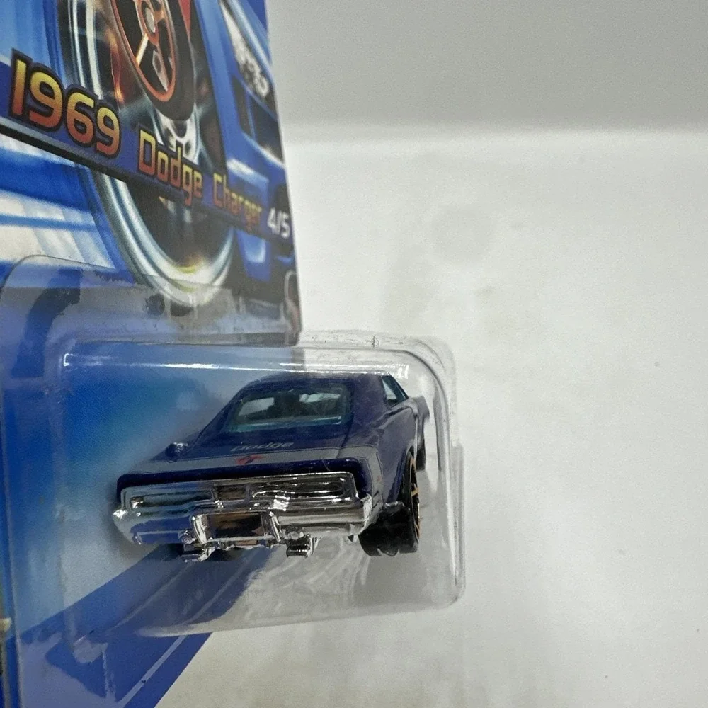 Hot Wheels Collector #176 1968 Dodge Dart 2006 #104 1969‎ Dodge Charger 2005